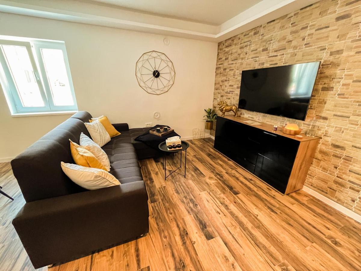 Golden Elio Apartment *