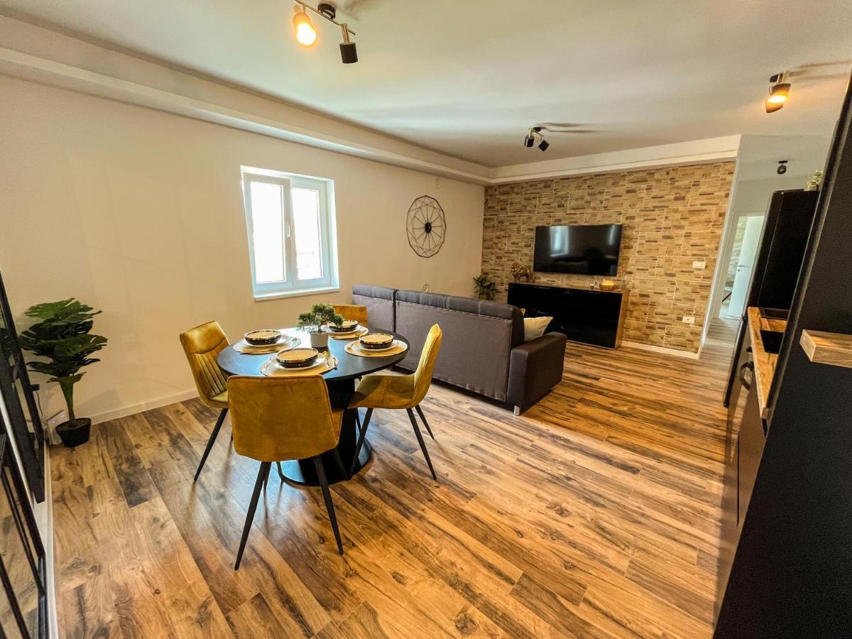 Golden Elio Apartment