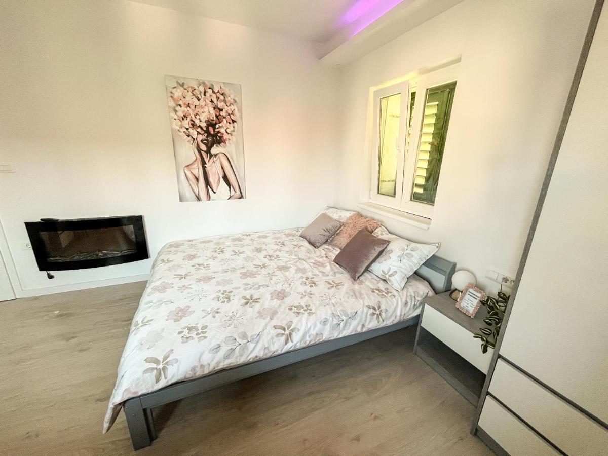 Golden Elio Apartment