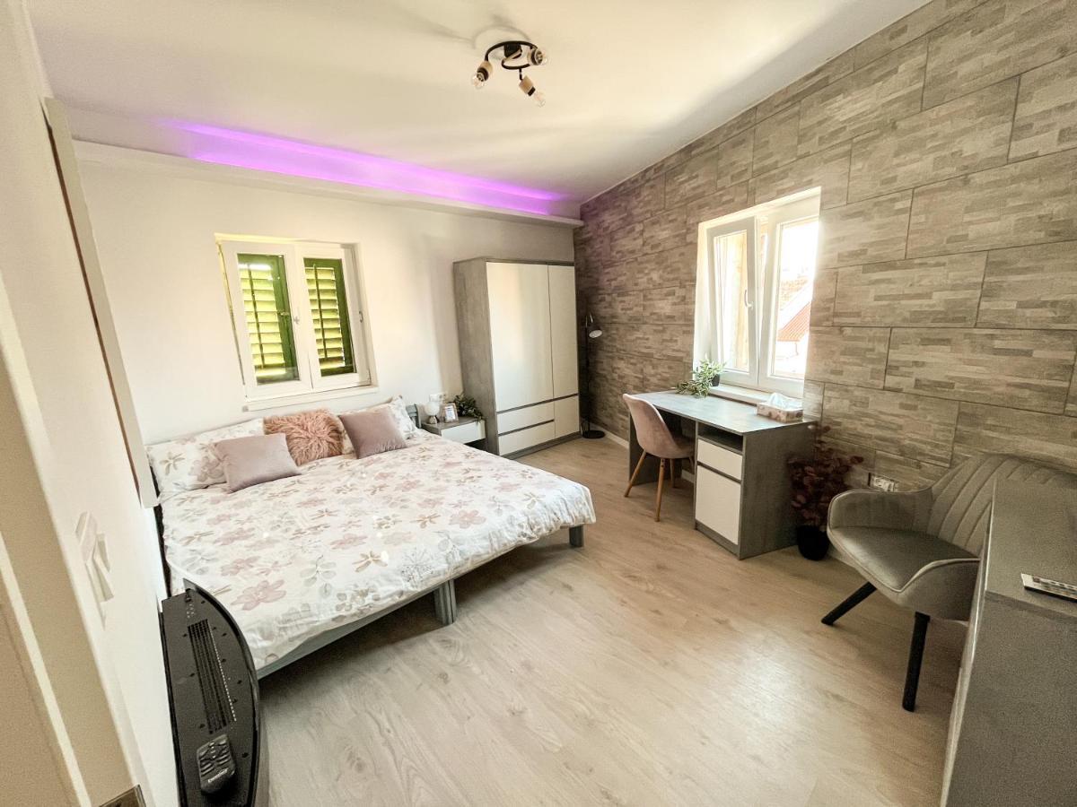 Golden Elio Apartment *