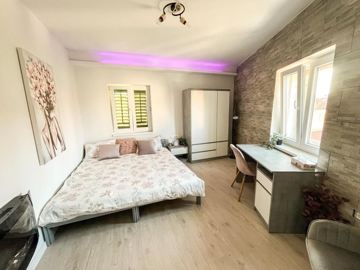 Golden Elio Apartment
