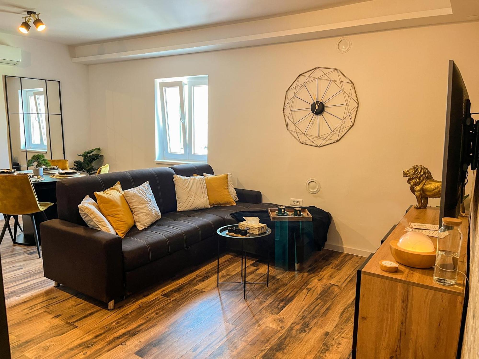 Golden Elio Apartment *
