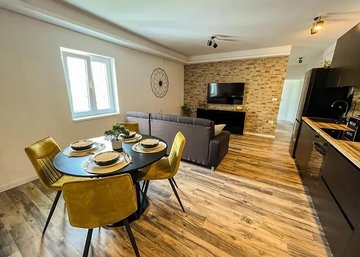 Golden Elio Apartment